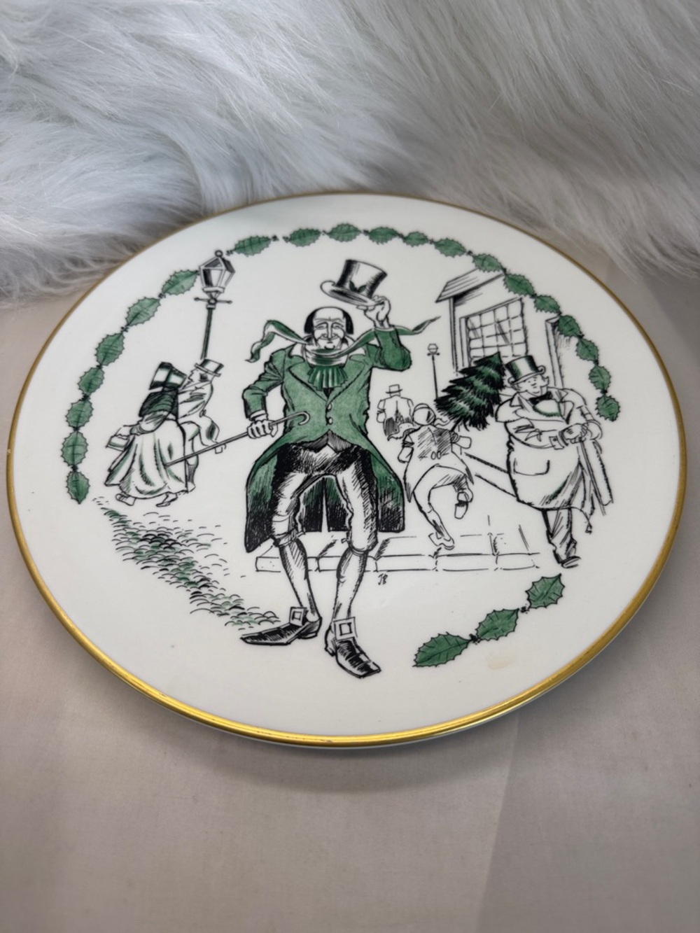 Vintage Holiday Scene Decorative Plate - Green & Gold